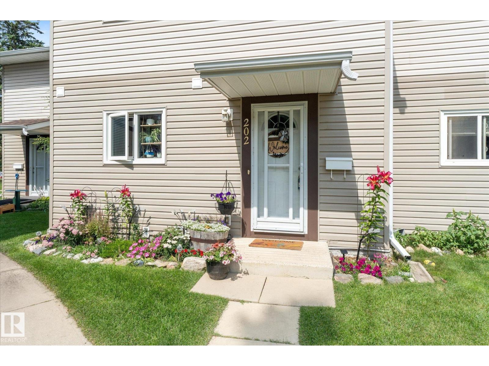 202 SPRUCE GL - 5