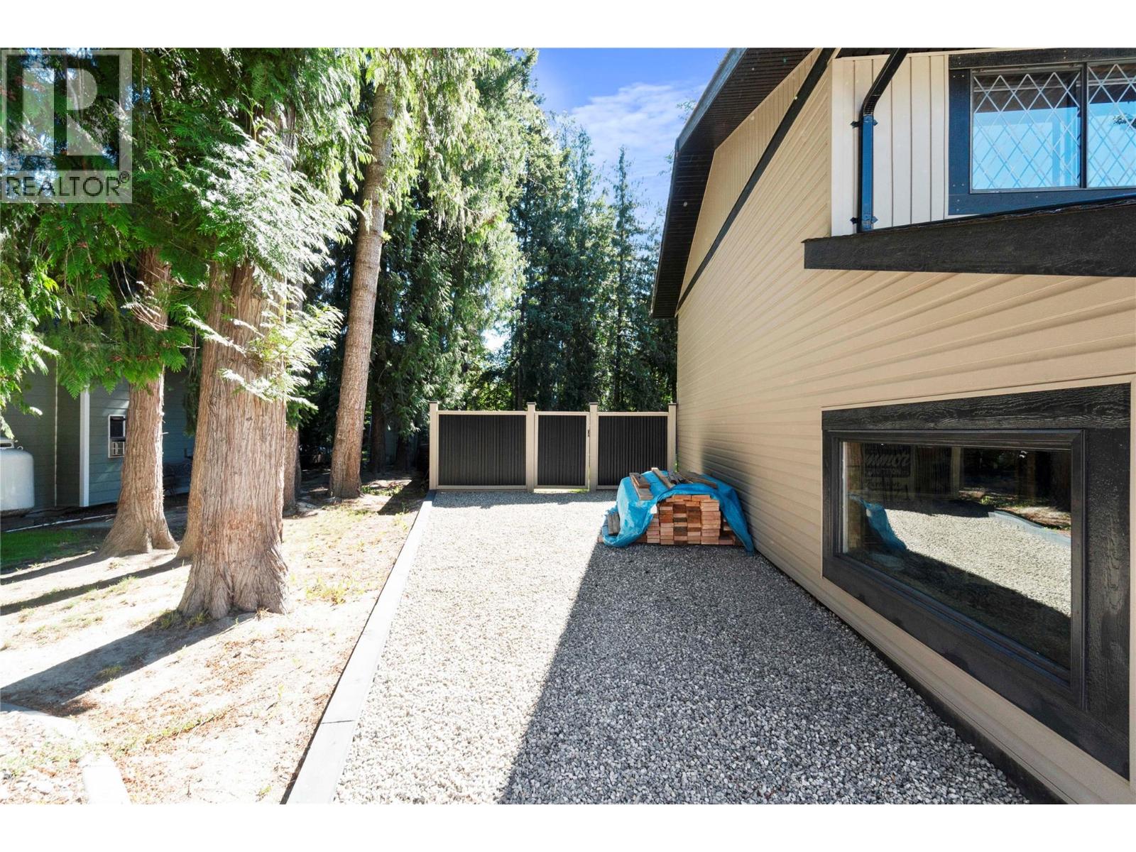 713 Hemlock Crescent S - 39