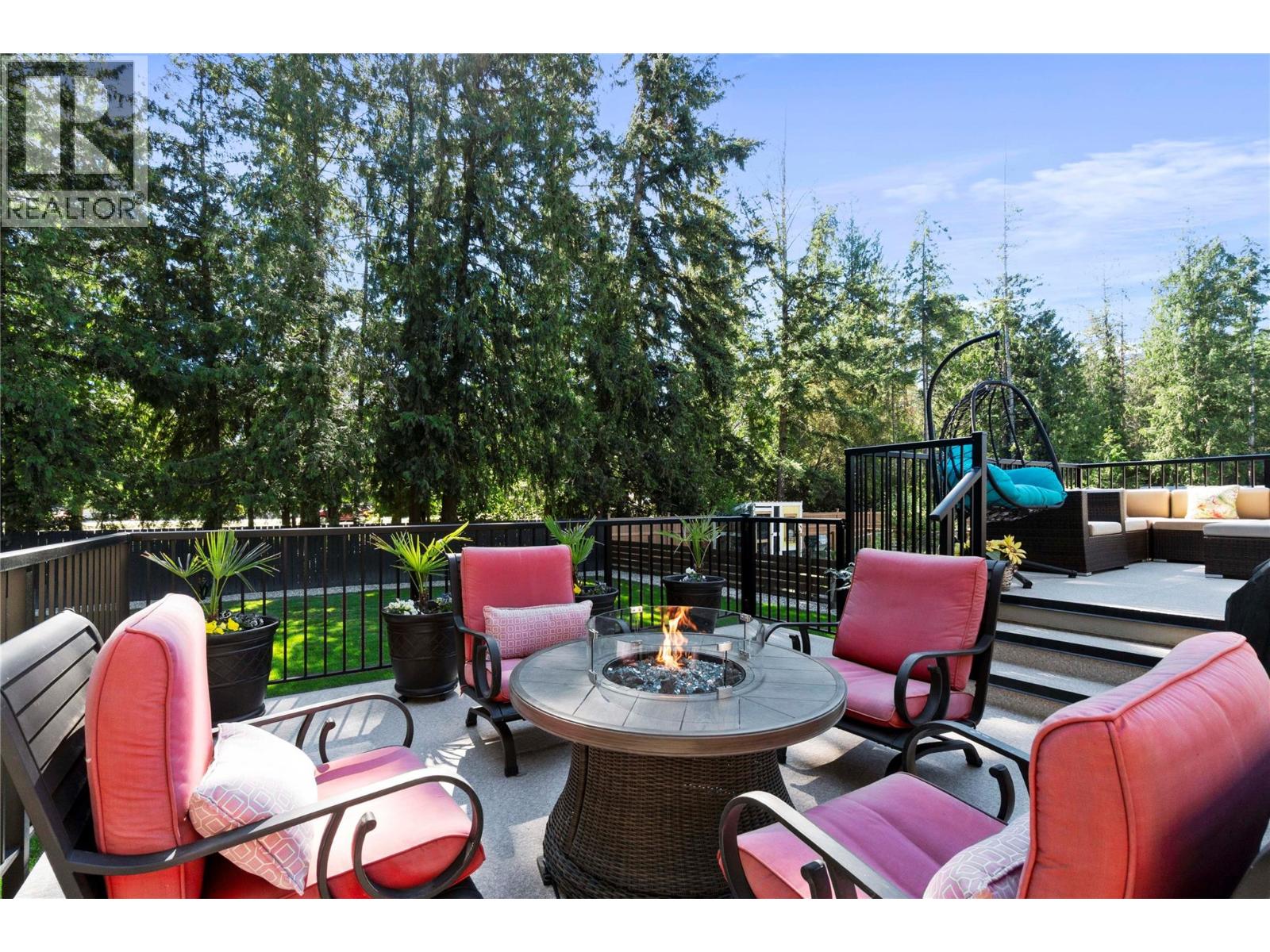 713 Hemlock Crescent S - 30