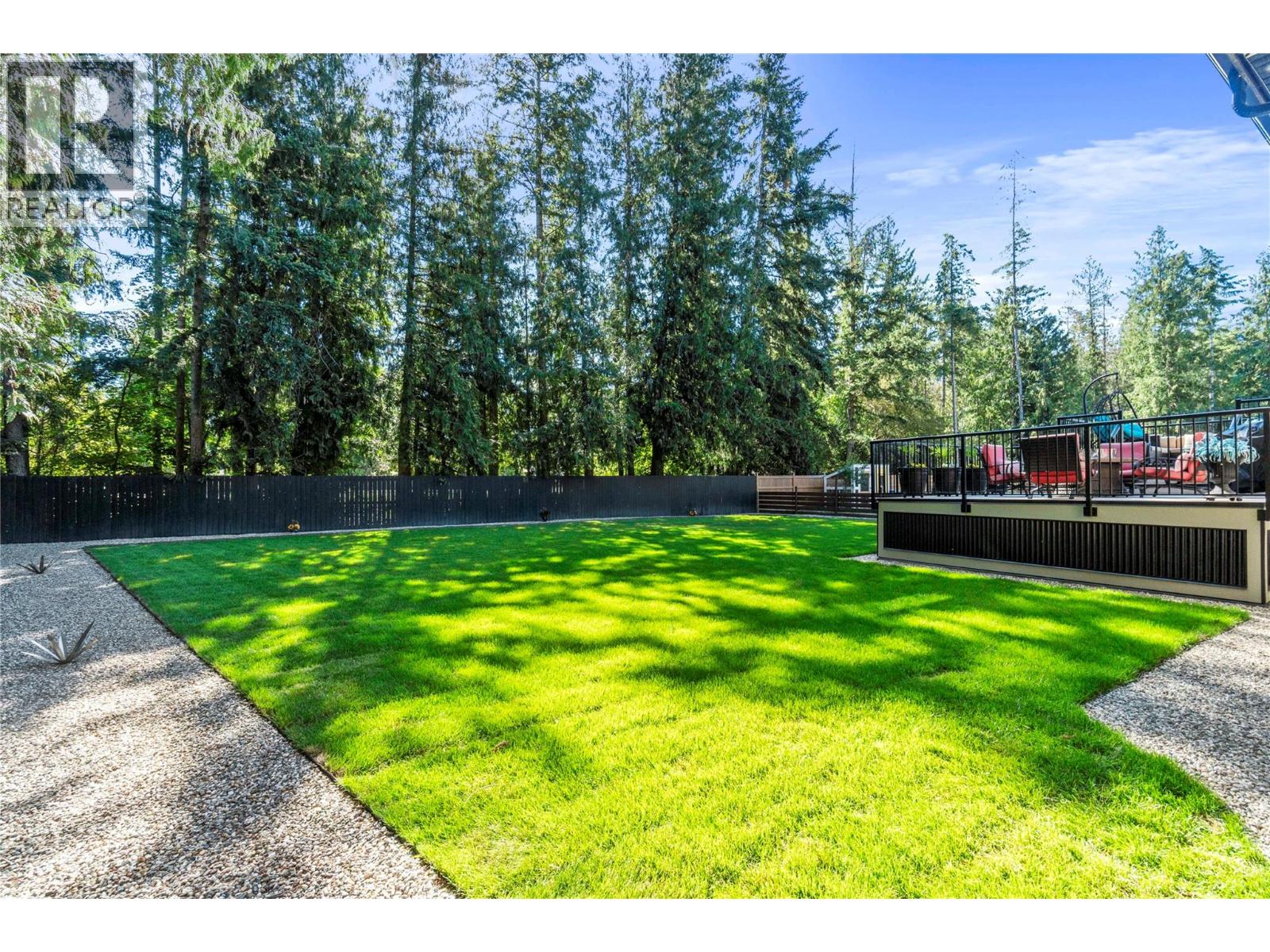 713 Hemlock Crescent S - Image 35