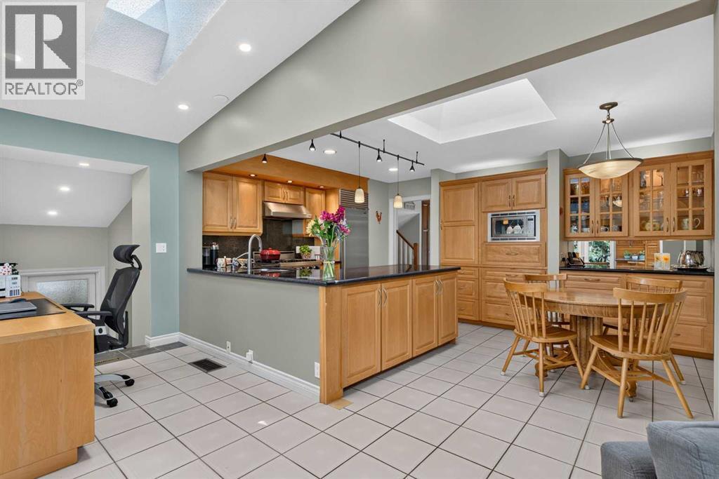 22 Varmoor Place NW, Varsity, Calgary photo 2