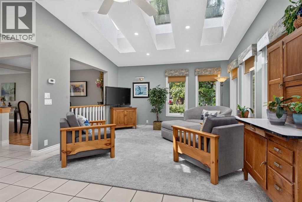 22 Varmoor Place NW, Varsity, Calgary photo 3