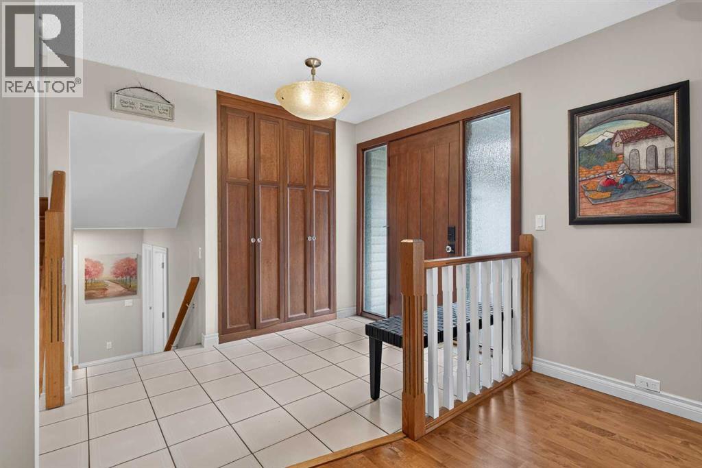 22 Varmoor Place NW, Varsity, Calgary photo 5