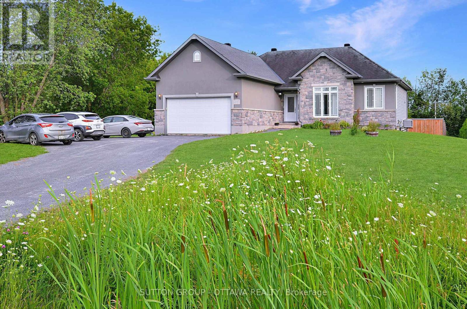 588 RUSSELL ROAD - 26