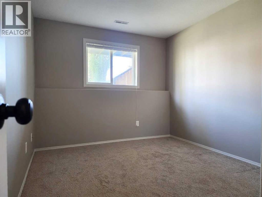 731 Silkstone Close W - Image 24