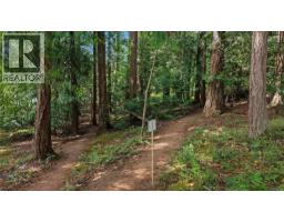 6147 Old West Saanich Rd, Saanich, BC V9E2G8 Photo 6