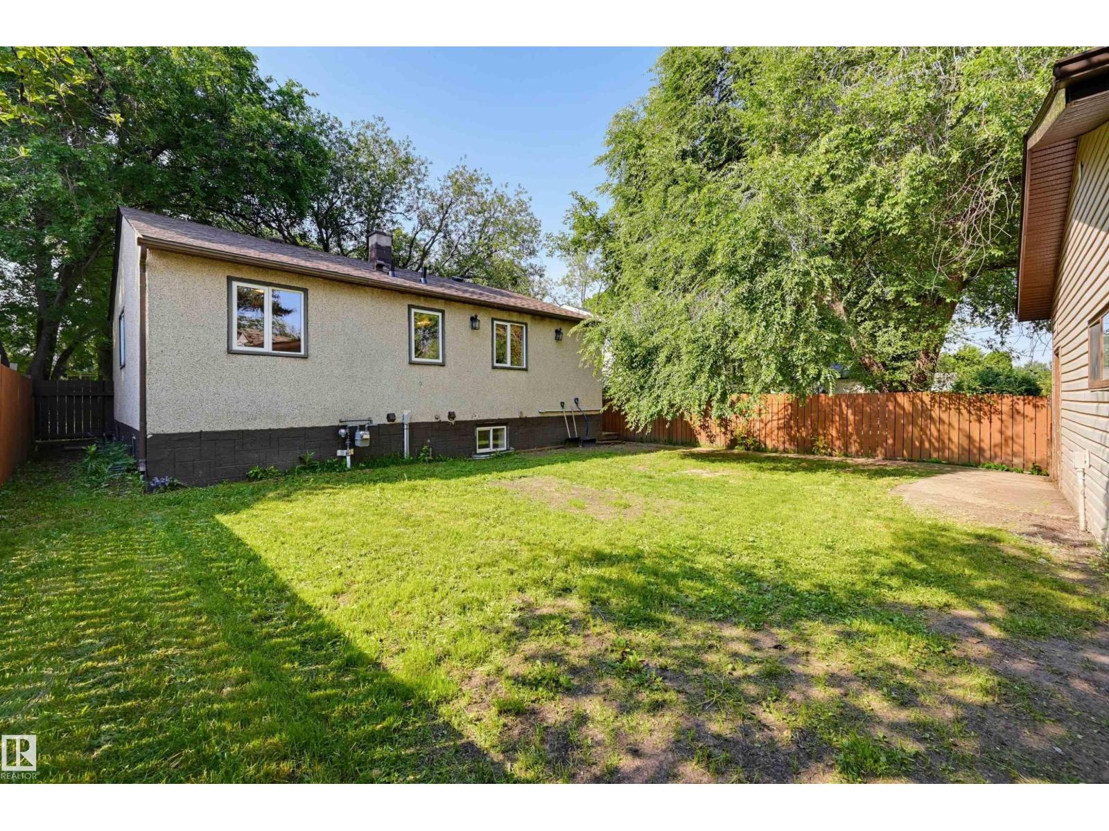 7754 80 AV NW - 29