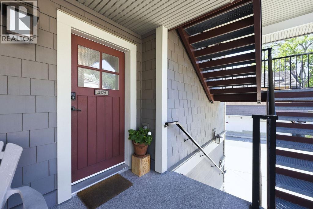 201 414 GOWER POINT ROAD, Gibsons — photo 2