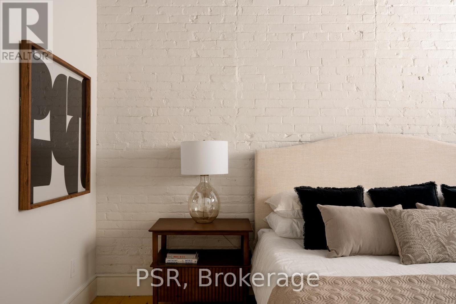 #8 20 BROCKTON AVENUE - 17