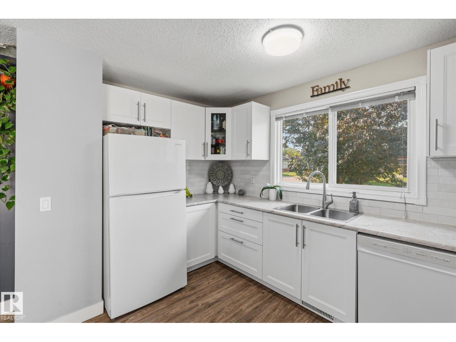 79 GREYSTONE DR - 18