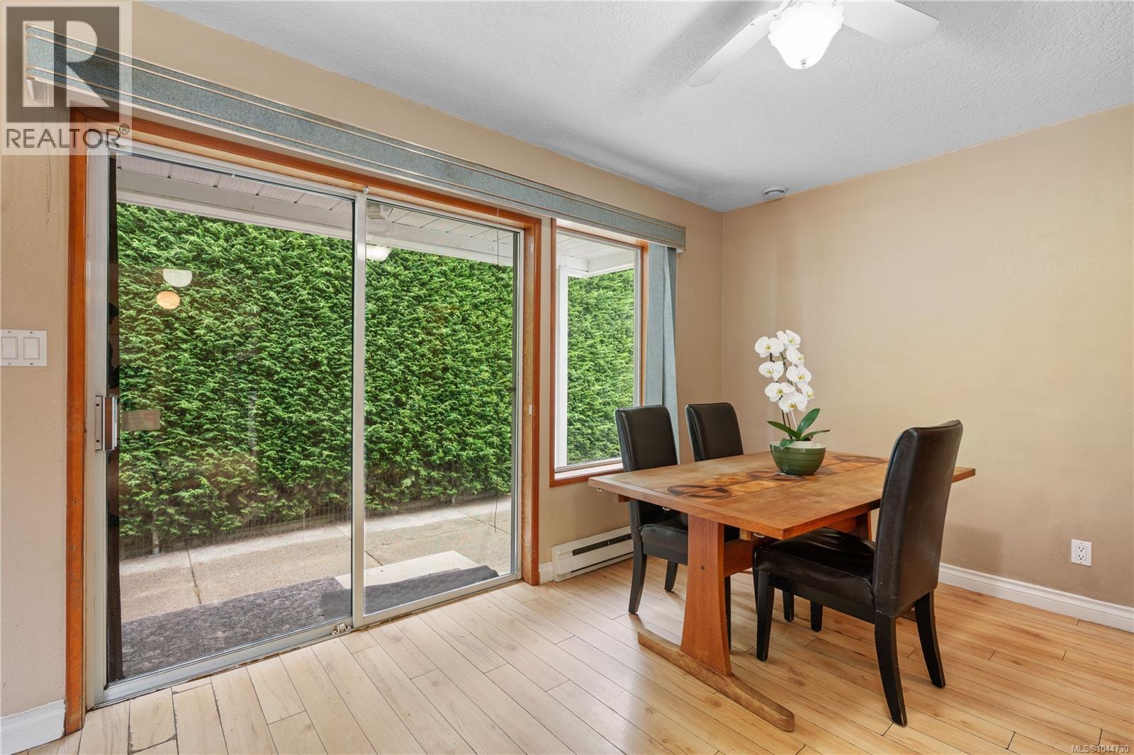 2 1215 Stelly's Cross Road, Central Saanich