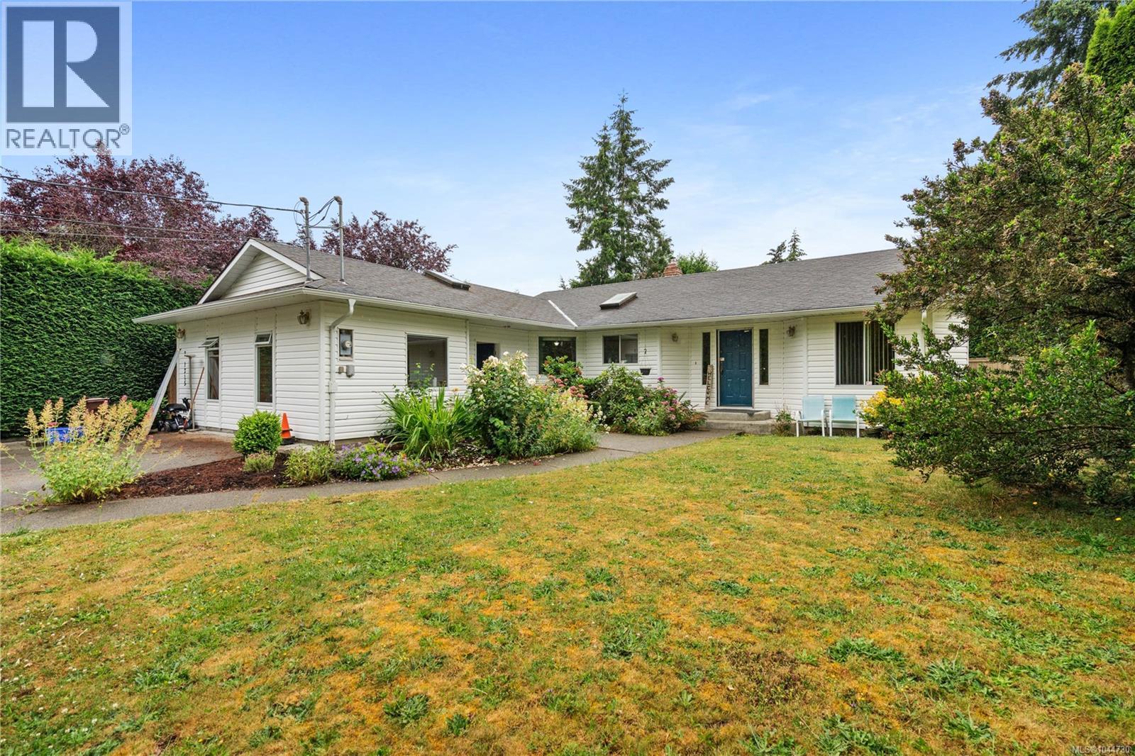 2 1215 Stelly's Cross Road, Central Saanich
