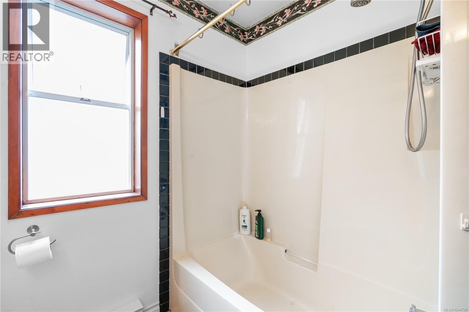 2 1215 Stelly's Cross Road, Central Saanich