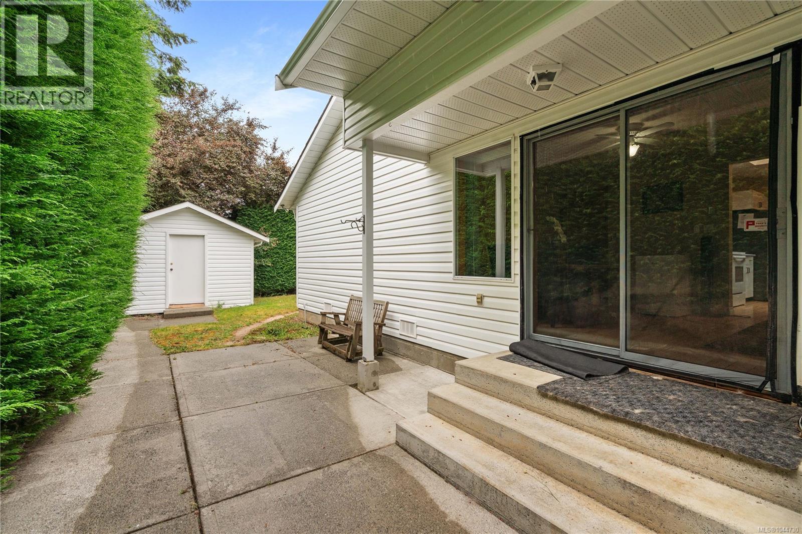2 1215 Stelly's Cross Road, Central Saanich