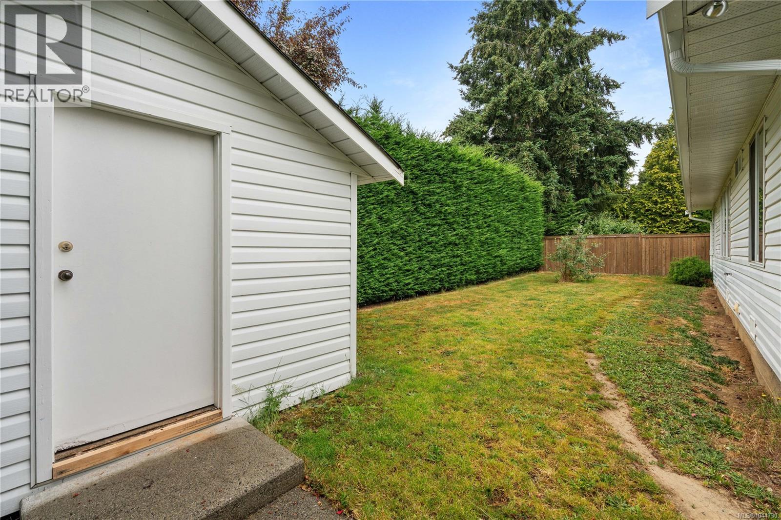 2 1215 Stelly's Cross Road, Central Saanich