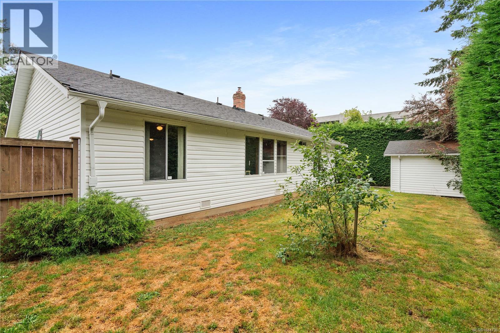 2 1215 Stelly's Cross Road, Central Saanich