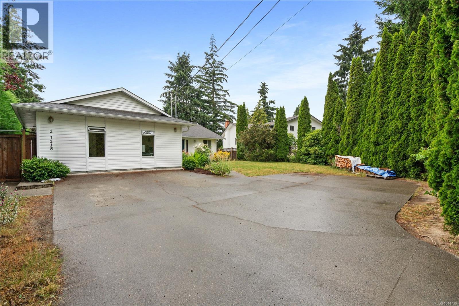 2 1215 Stelly's Cross Road, Central Saanich
