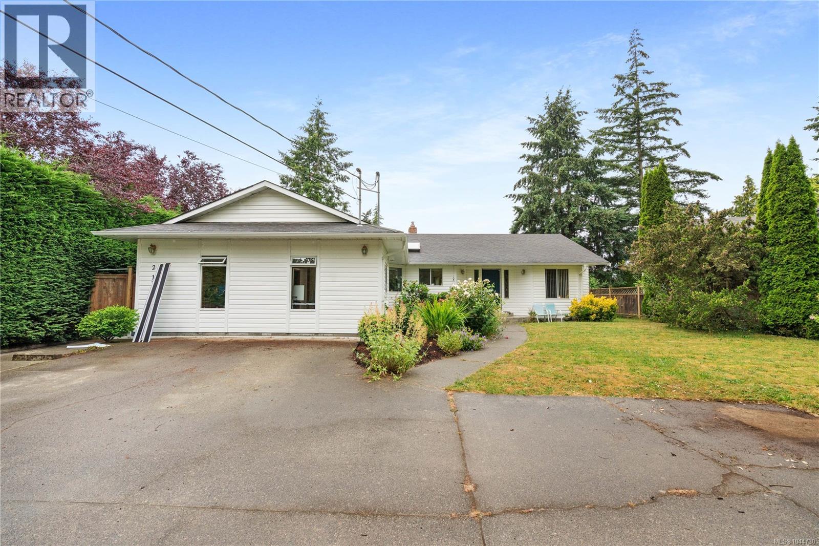 2 1215 Stelly's Cross Road, Central Saanich