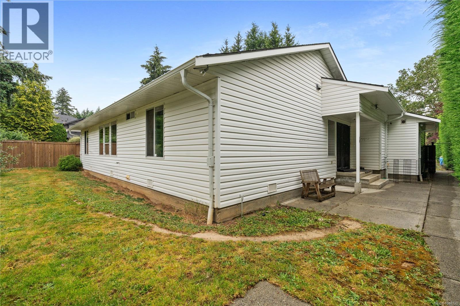 2 1215 Stelly's Cross Road, Central Saanich