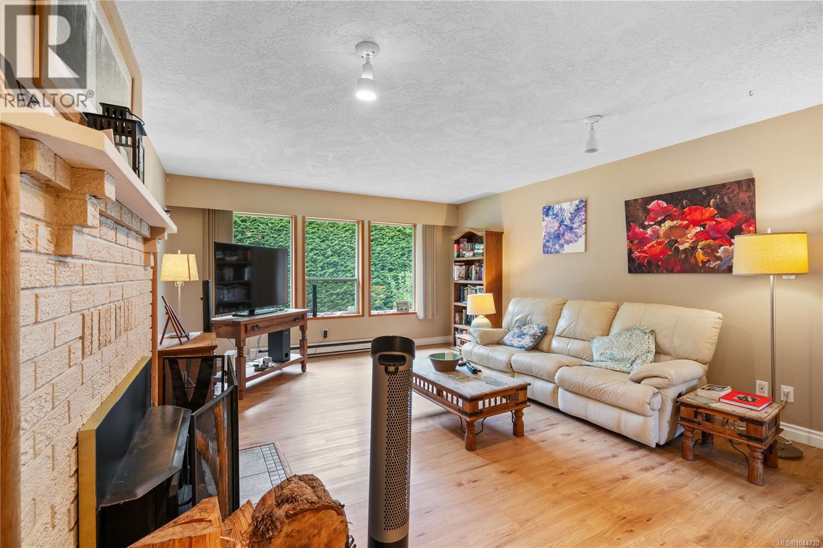 2 1215 Stelly's Cross Road, Central Saanich