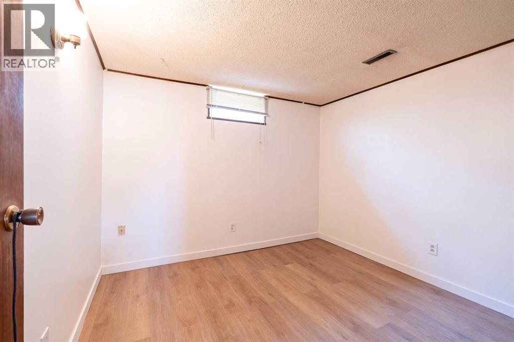 6823 4 Avenue SE - 21
