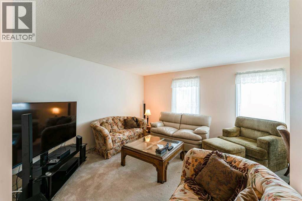 6823 4 Avenue SE, Penbrooke Meadows, Calgary photo 4