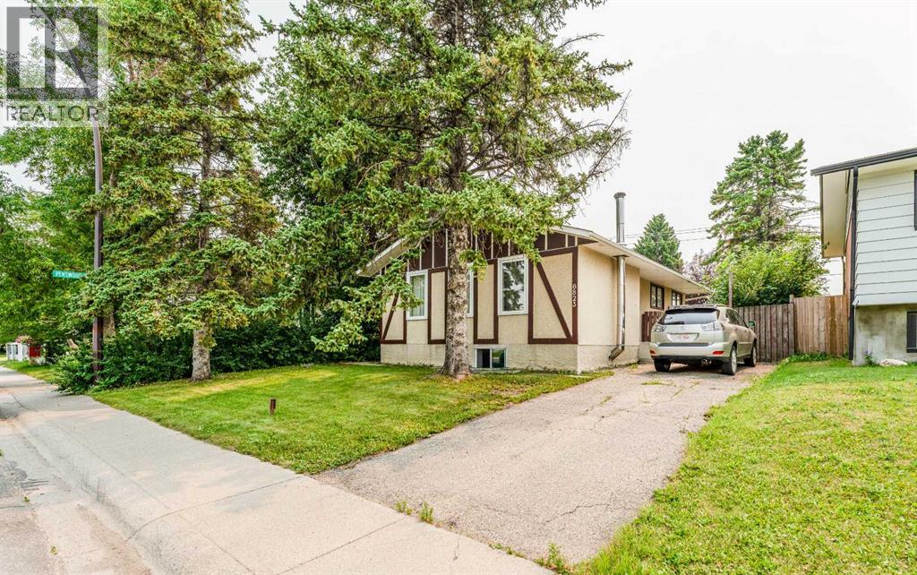6823 4 Avenue SE, Penbrooke Meadows, Calgary photo 1