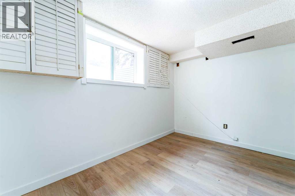 6823 4 Avenue SE - 24