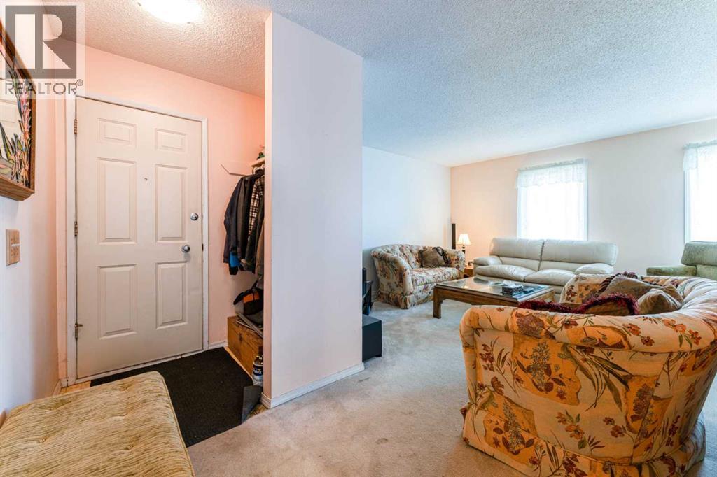 6823 4 Avenue SE, Penbrooke Meadows, Calgary photo 3