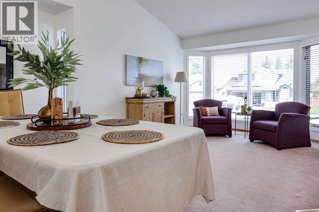 23 Sandalwood Close NW, Sandstone Valley, Calgary photo 3
