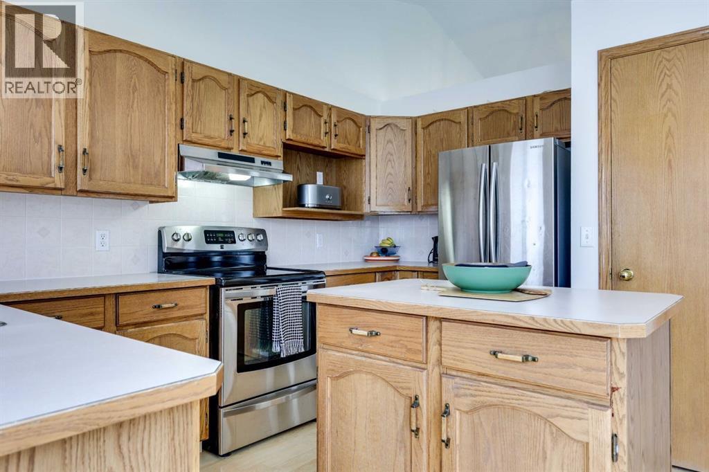 23 Sandalwood Close NW, Sandstone Valley, Calgary photo 5