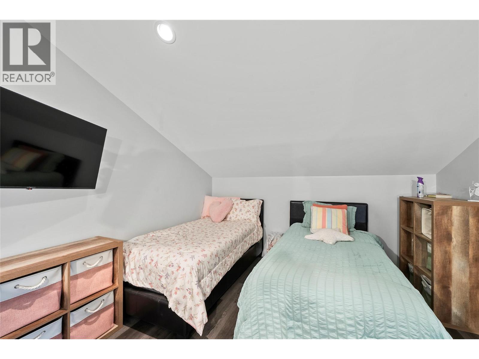 #6 4498 Squilax Anglemont Road - 33