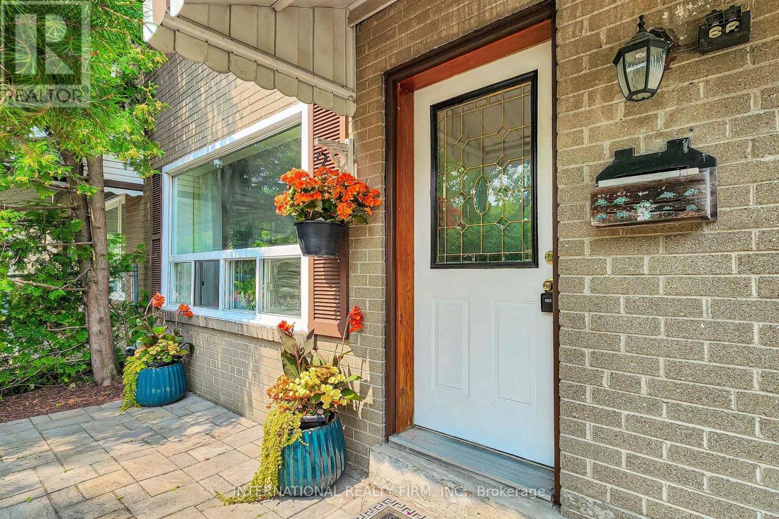 62 PORCHESTER DRIVE - 3
