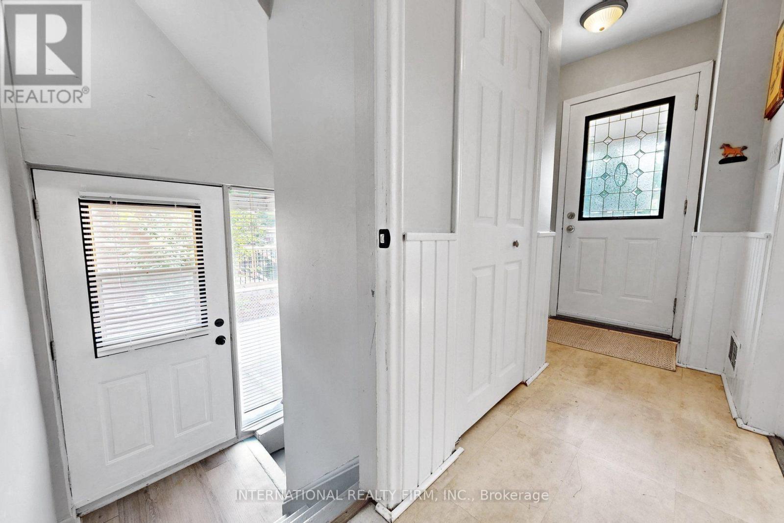 62 PORCHESTER DRIVE - 30
