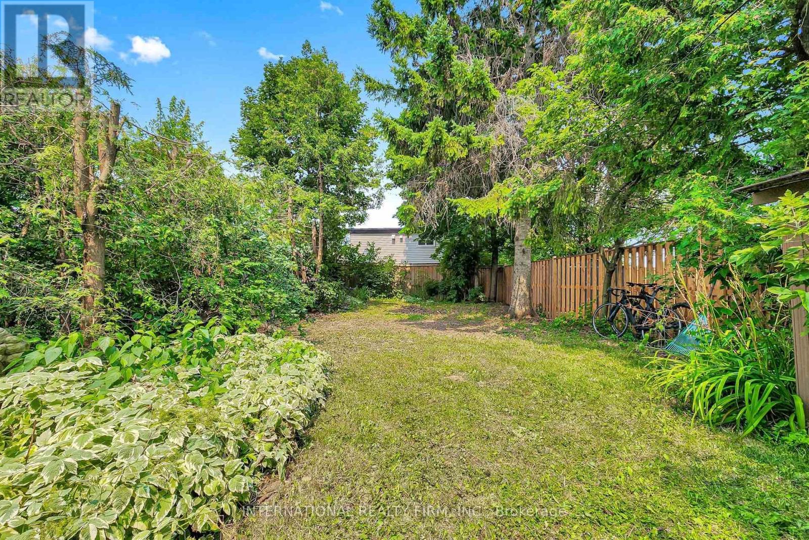 62 PORCHESTER DRIVE - 38
