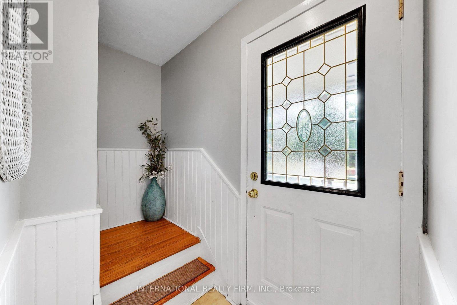 62 PORCHESTER DRIVE - 5