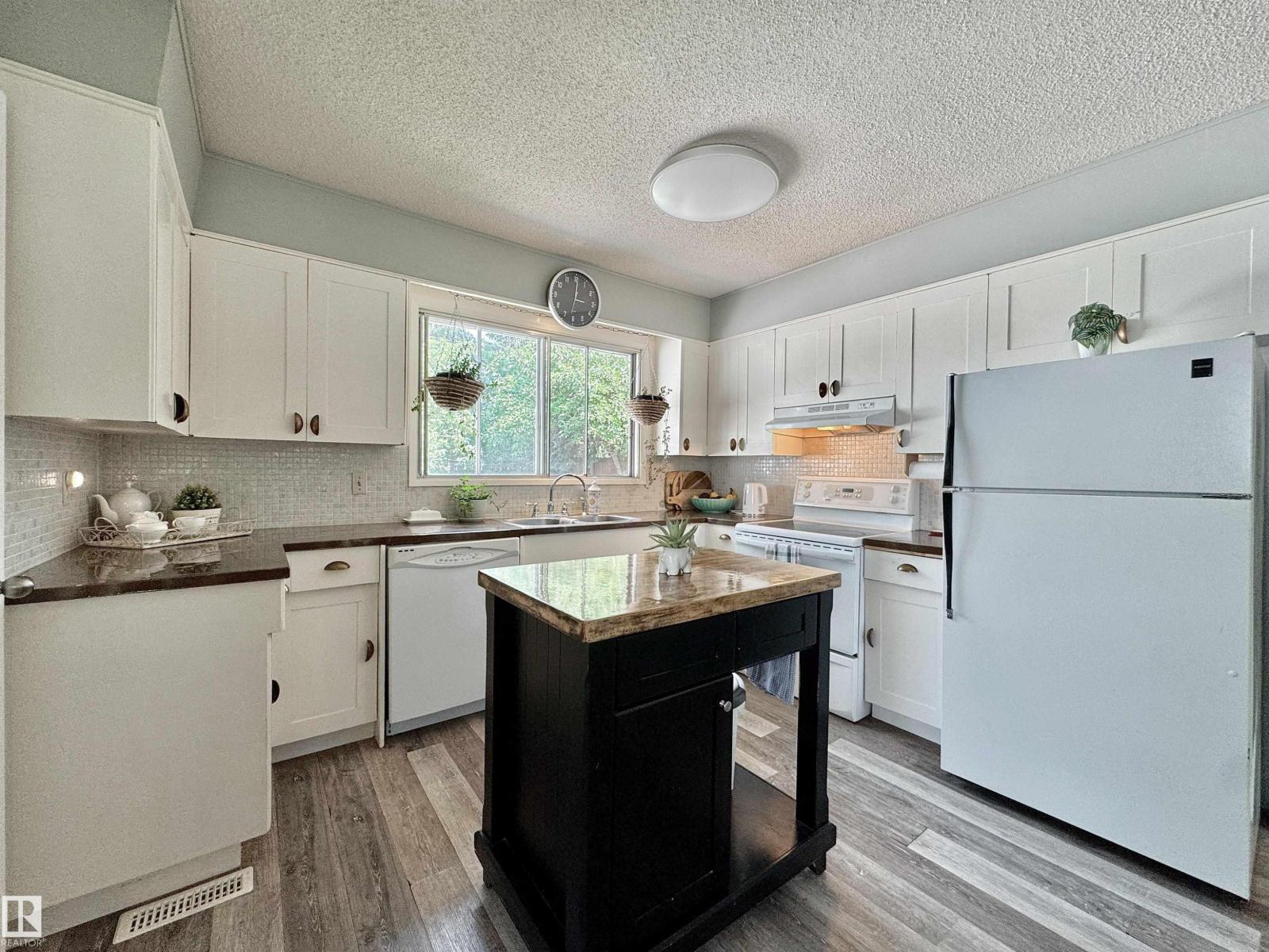 119 GARLAND CR - Image 13