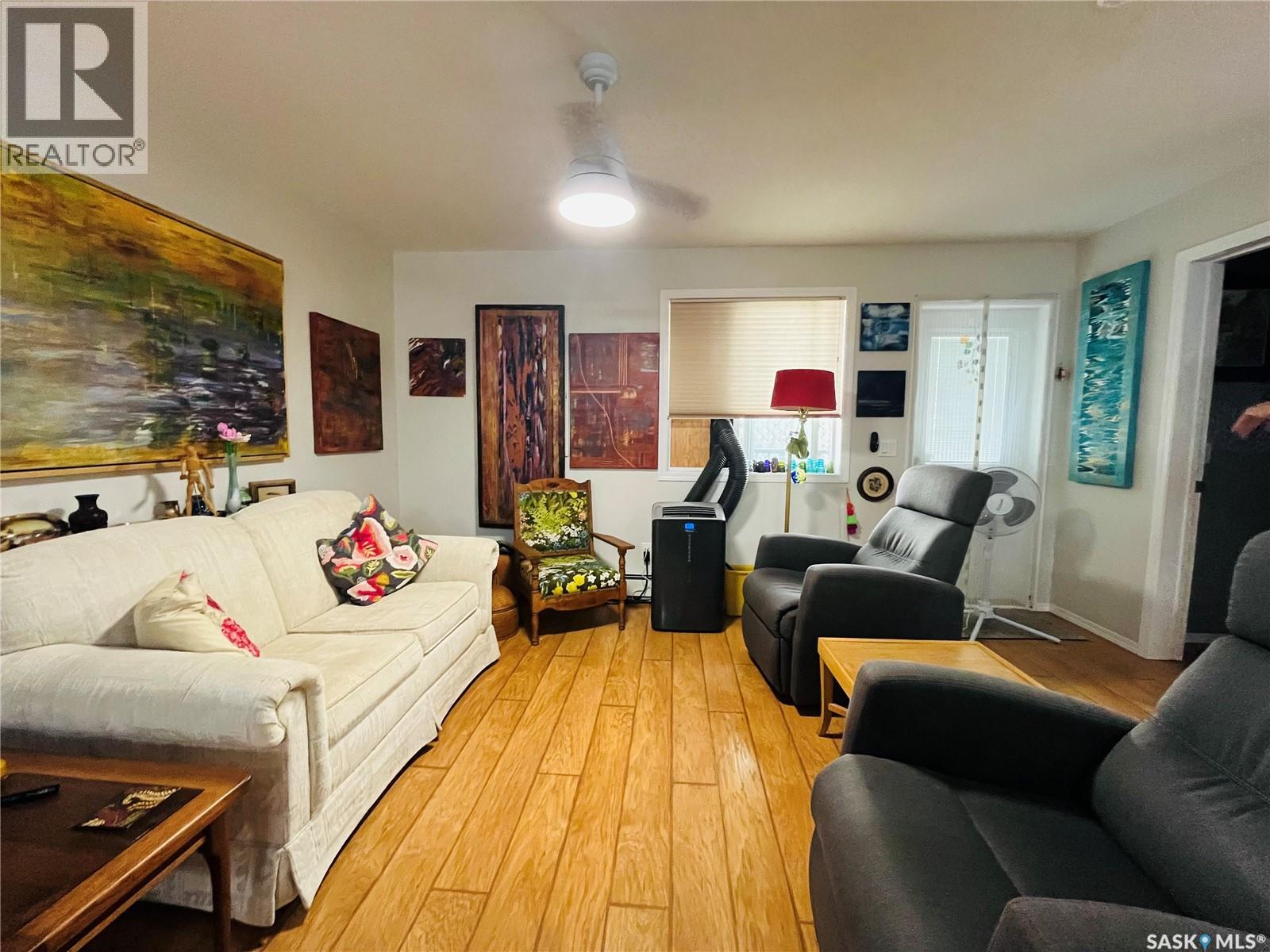#102 825 Gladstone STREET E - 13