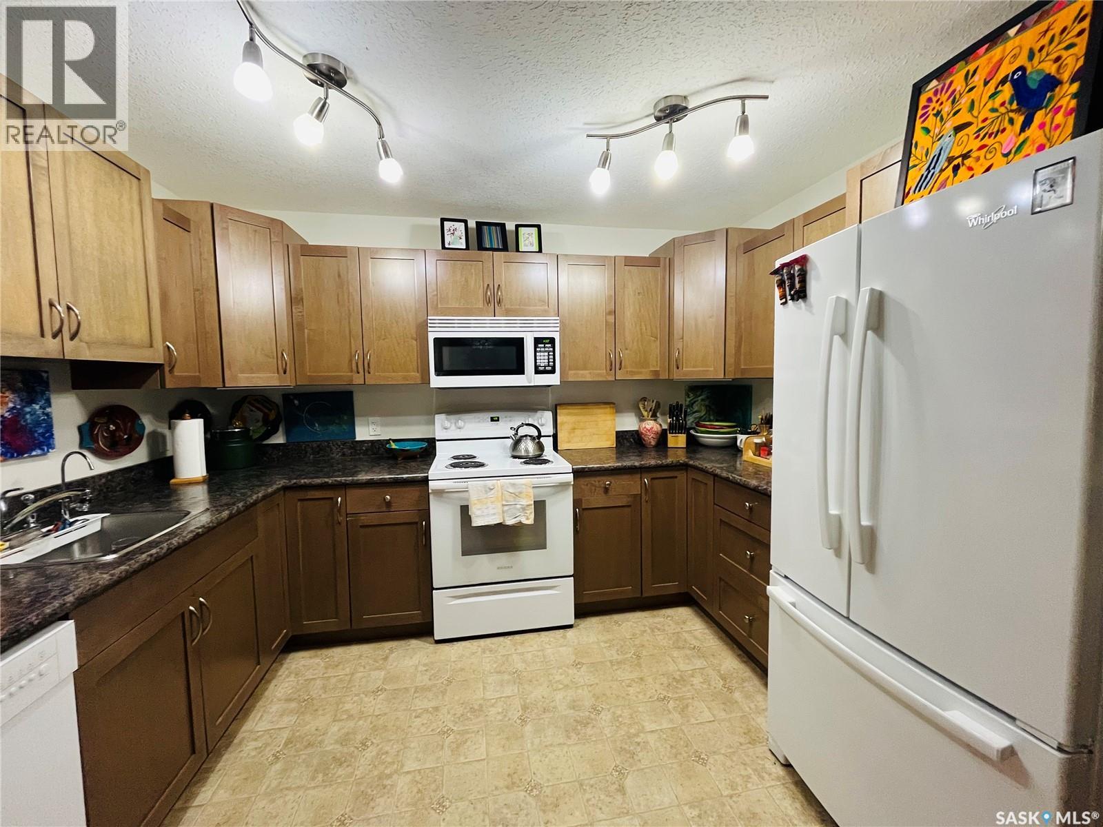 #102 825 Gladstone STREET E - Image 15