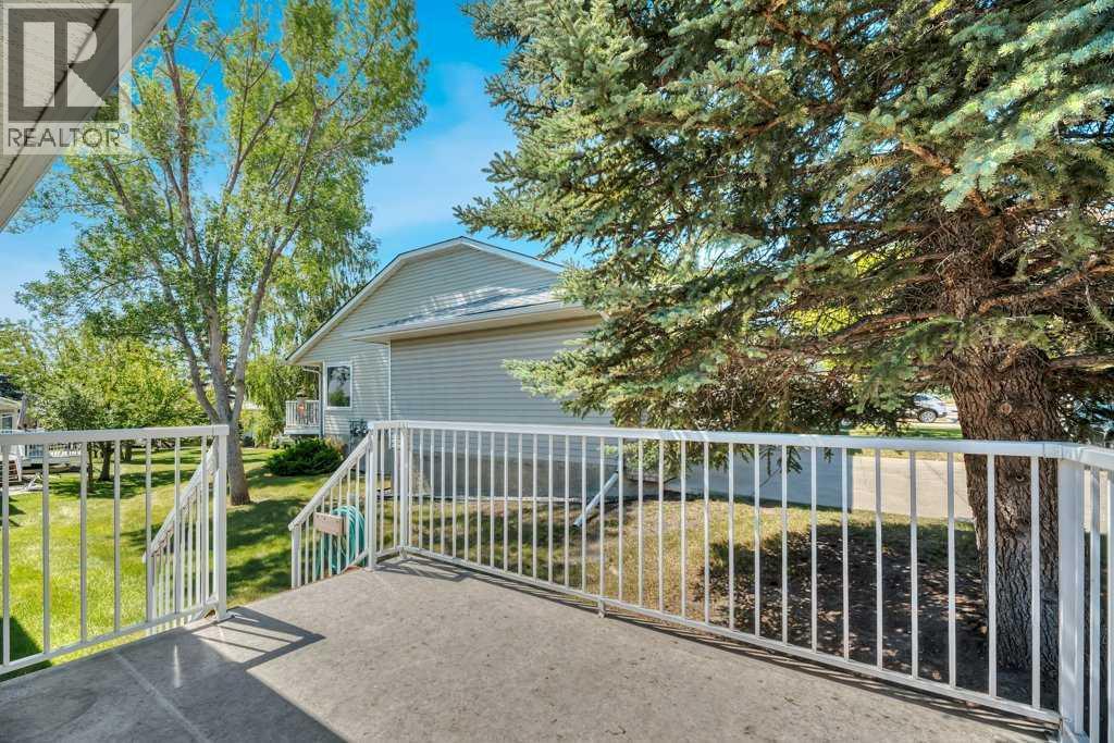 33 Riverview Point SE, Riverbend, Calgary photo 3