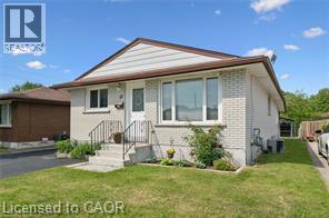 30 KIMBERLY Road Unit# UPPER UNIT — photo 2