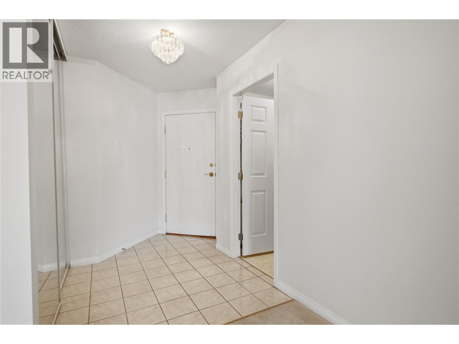 #102 1055 Lawrence Avenue - 32