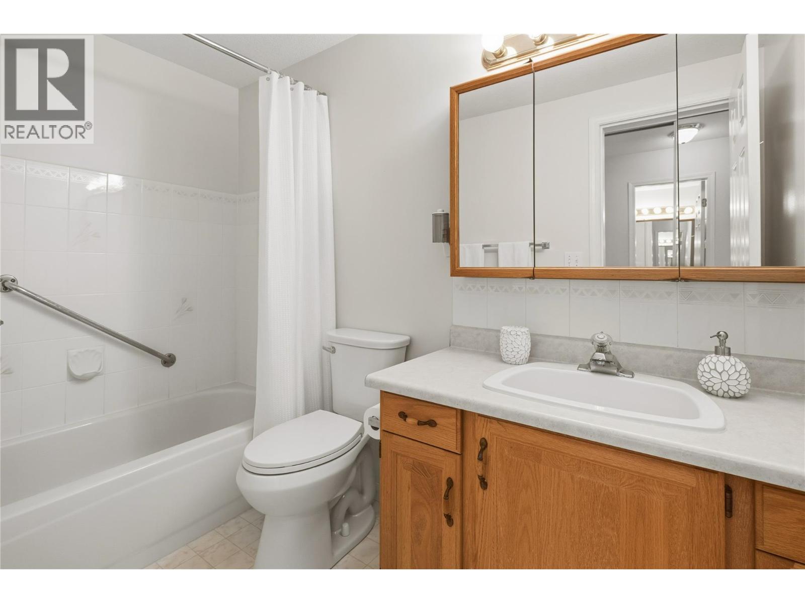 #102 1055 Lawrence Avenue - 40