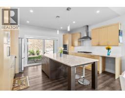 Full bathroom - 2562 Crown Crest Drive, West Kelowna, BC V4T3K4 Photo 9