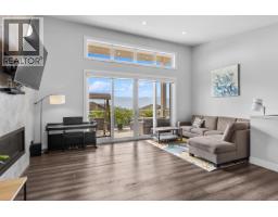 Living room - 2562 Crown Crest Drive, West Kelowna, BC V4T3K4 Photo 15
