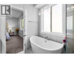 2562 Crown Crest Drive, West Kelowna, BC V4T3K4 Photo 30