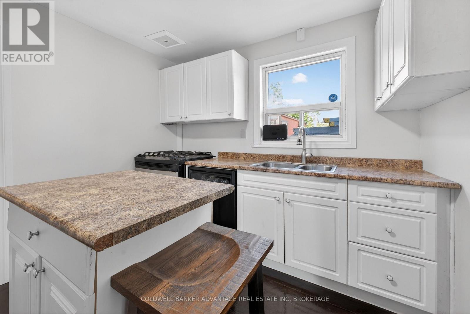614 WATERLOO STREET - 15