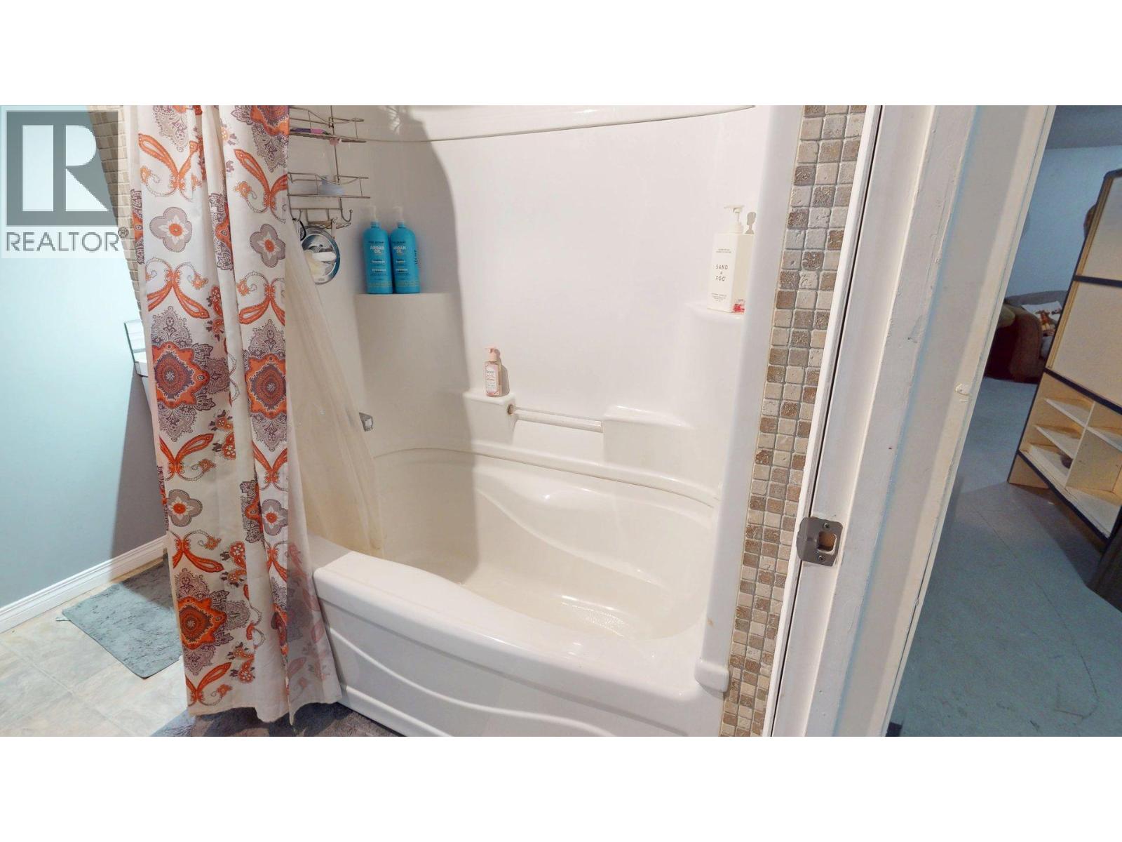 2405 Arbutus Street - 27