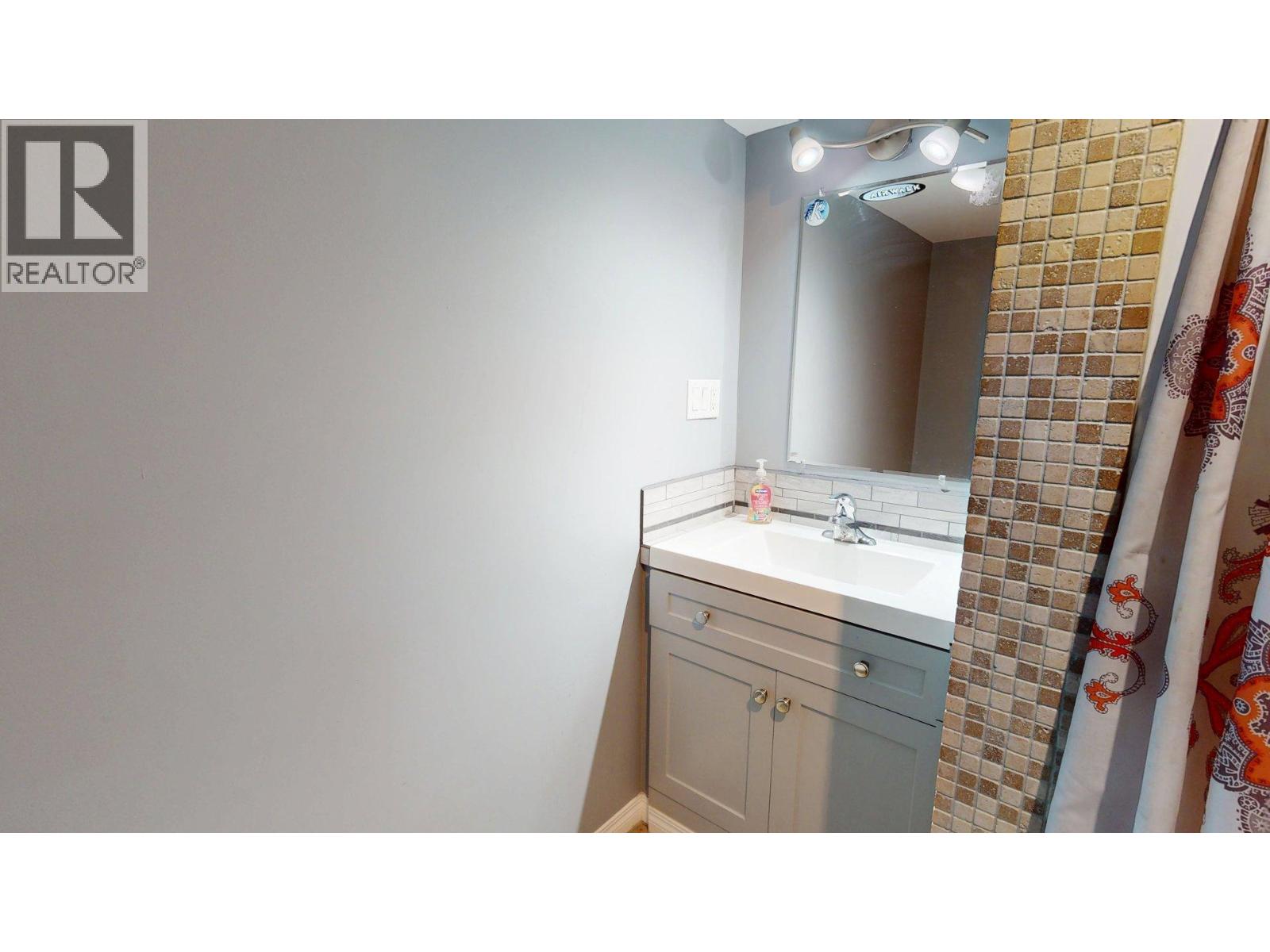 2405 Arbutus Street - 28