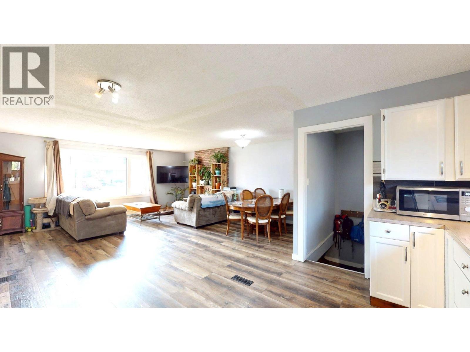 2405 Arbutus Street - Image 8